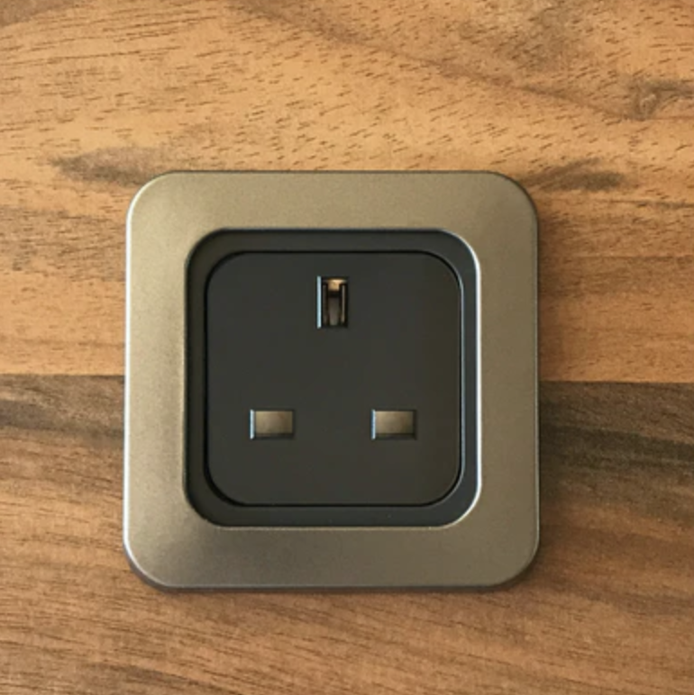 motorhome-230v-plug-socket