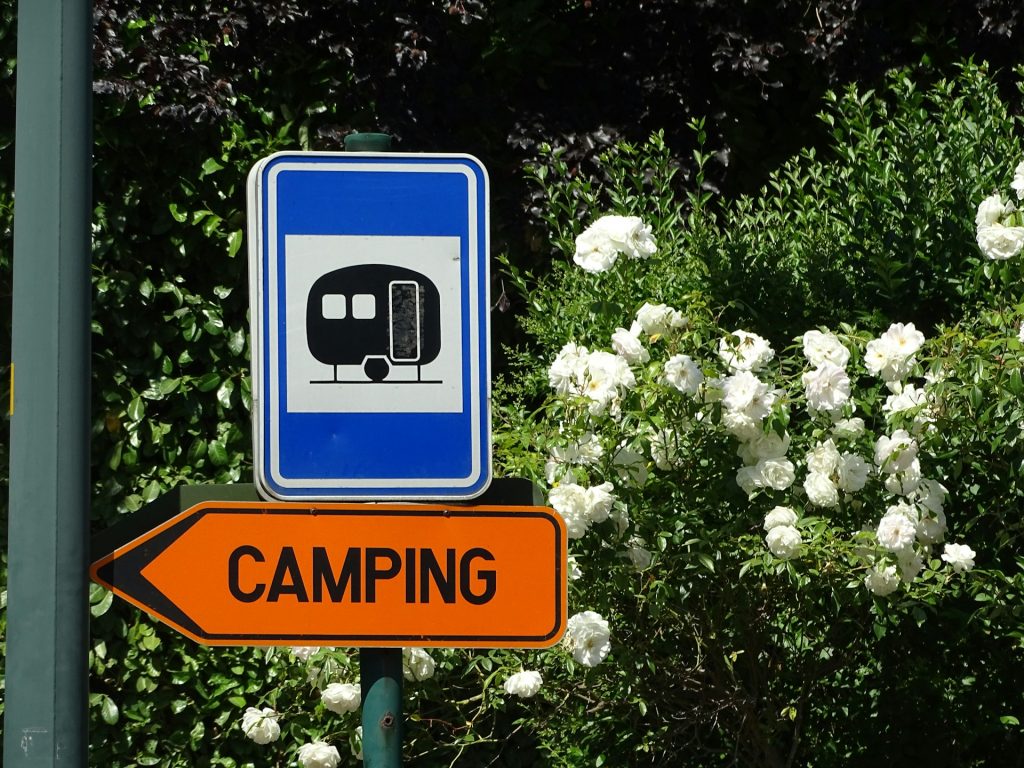 motorhome-camping-sign