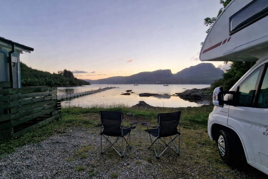 motorhome-loch-side-stopover