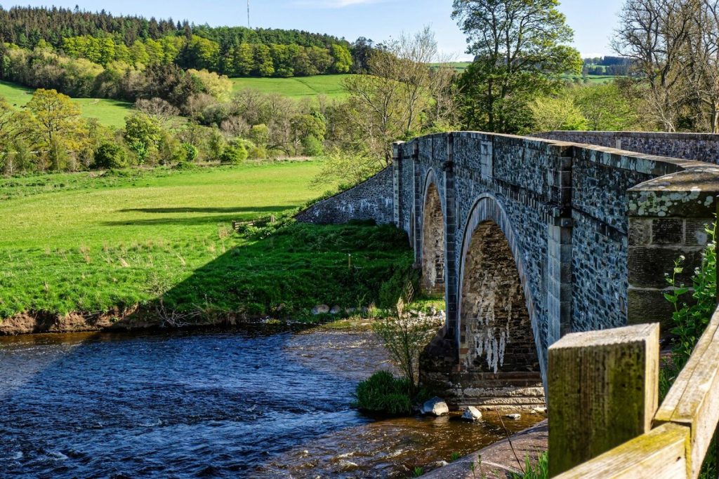motorhome-river-tweed-peeble-melrose
