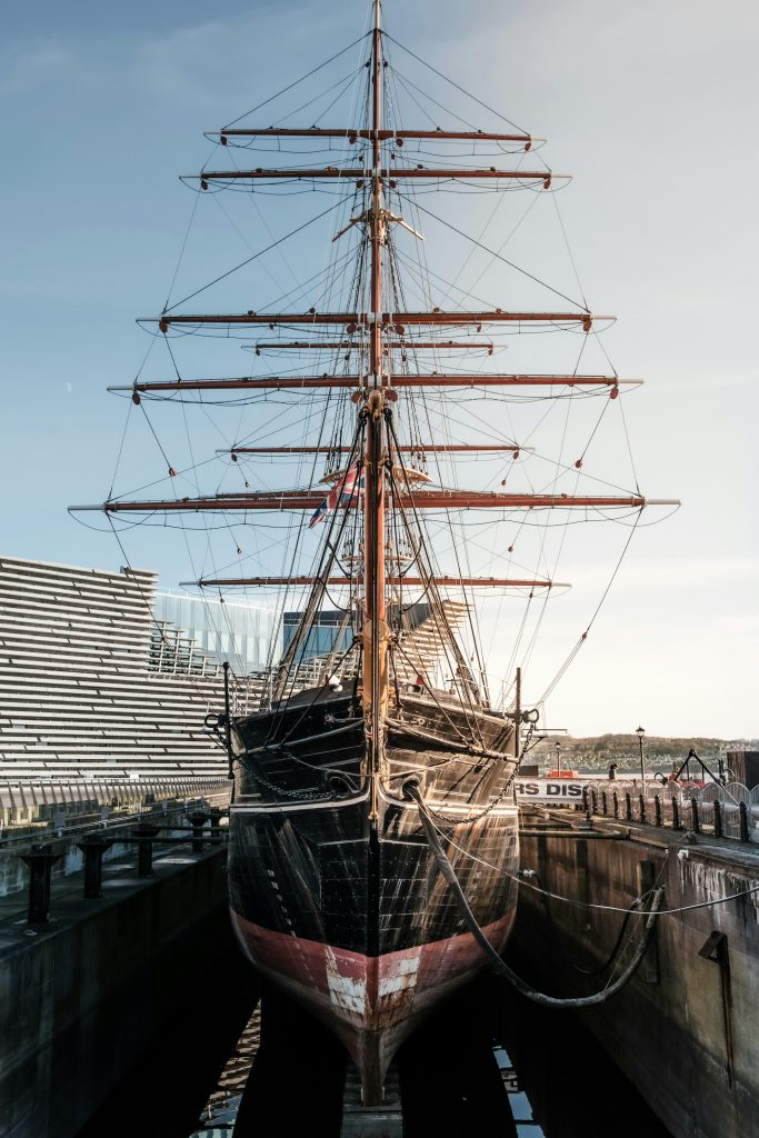 motorhome-ship-portrait-dundee